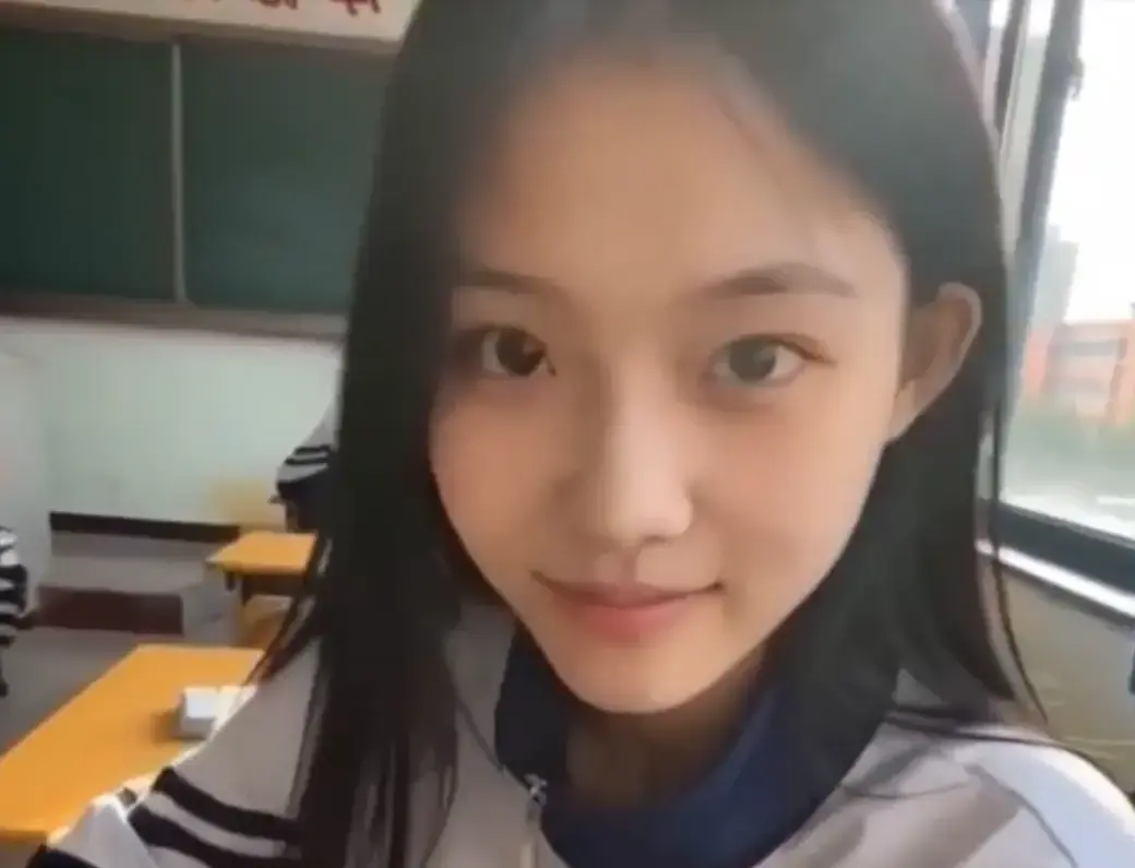 《我的十八岁女友》无删减版高清在线观看 - 黄果AI短剧高甜治愈结局太甜 - 追完又想谈恋爱了4K蓝光画质 - 星空影院免费极速加载